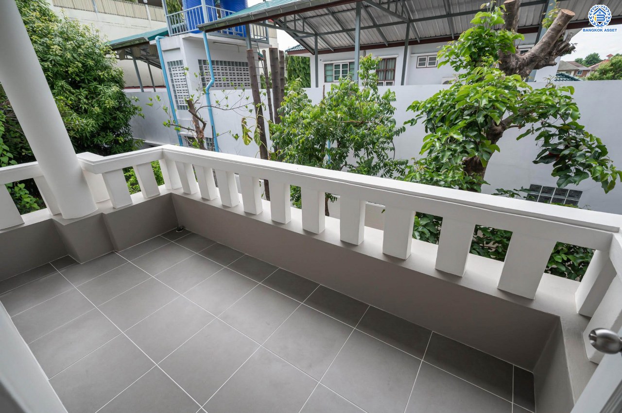 บ้านมือสองตกแต่งใหม่ โครงการ บ้านพิมาน ปิ่นเกล้า-กาญจนาภิเษก เนื้อที่ 103 ตร.ว. ฟังก์ชัน 4 ห้องนอน 3 ห้องน้ำ 1 ห้องอเนกประสงค์ จอดรถได้ 2 คัน บนทำเลเดินทางสะดวก ติดถนนกาญจนาภิเษก เชื่อมต่อหลายเส้นทาง ใกล้ทางด่วน "กาญจนาภิเษก" รถไฟฟ้า "สถานีหลักสอง" และเดอะมอลล์บางแค